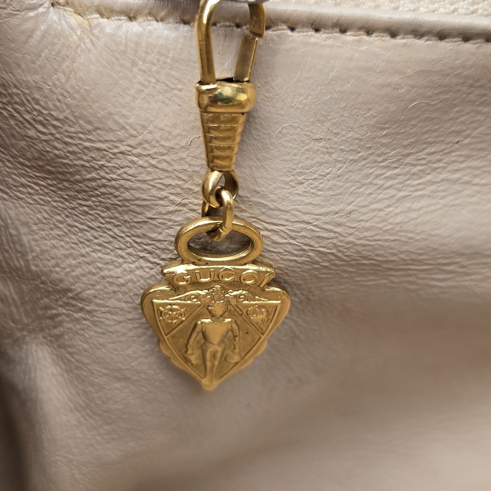 EUC Vintage Gucci Crossbody - Picture 10 of 16